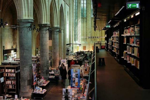 Boekhandel-Selexyz-Dominicanen-by-Jorge-Franganillo