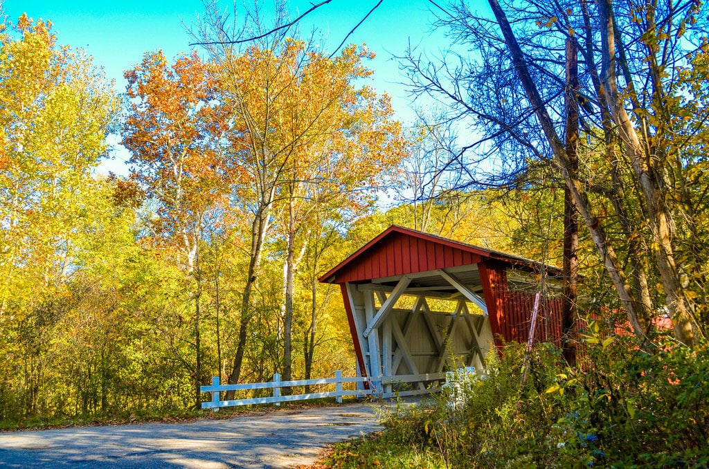 Fall is a great time to travel to a national park— summer travel season has come to an end, the kids are back in school and you’ll typically find great travel deals reflecting that (link to Sam’s article on that). Not sure which parks are ideal for fall travel? Read on!