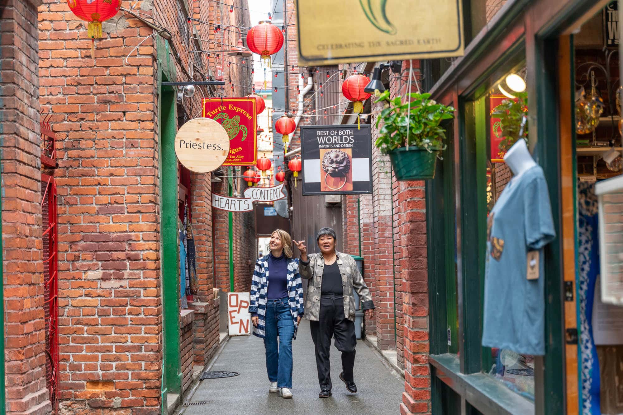Samantha touring Chinatown with Charlayne Thornton-Joe
